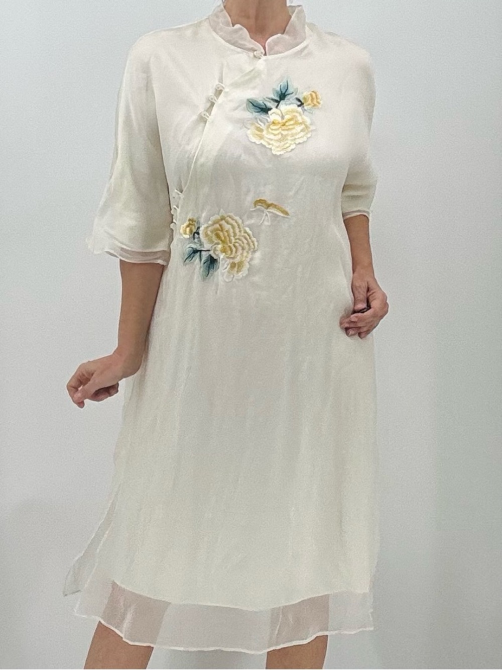 Vintage 70s Cheongsam Qipao Chiffon Embroidered Floral Classic Evening Dress